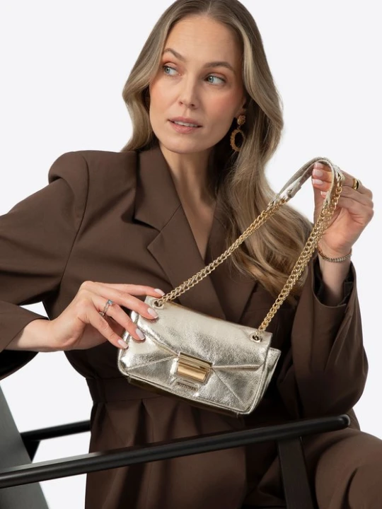 Zdjęcie produktu Minitorebka crossbody z połyskującej ekoskóry złota Wittchen