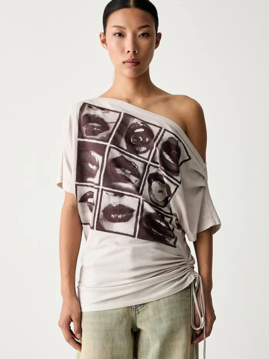 Zdjęcie produktu Miss Sixty T-shirt damski z bawełną beżowy