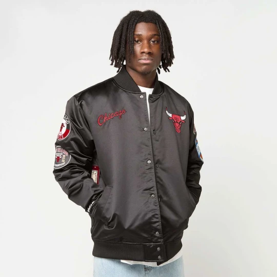 Zdjęcie produktu Black Out Satin Jacket Chicago Bulls Mitchell & Ness
