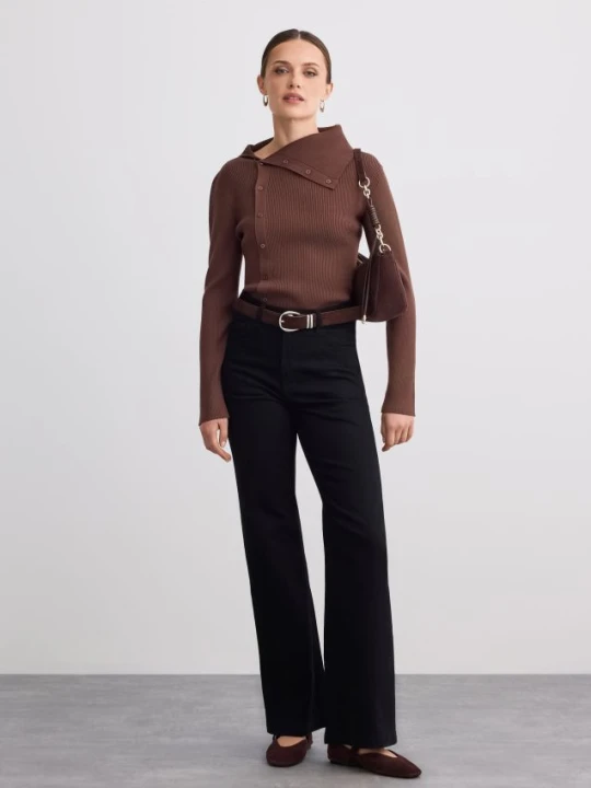 Zdjęcie produktu Mohito - Jeansy flare petite - czarny
