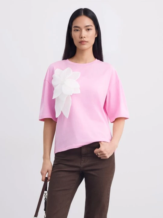 Zdjęcie produktu Mohito - T-shirt z kwiatem 3D - pastelowy różowy