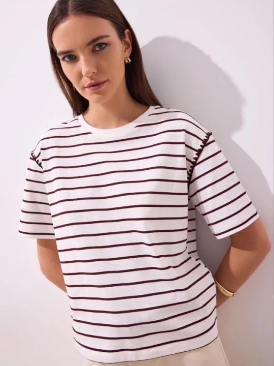 Zdjęcie produktu Mohito - T-shirt z ozdobnym haftem - kasztanowy