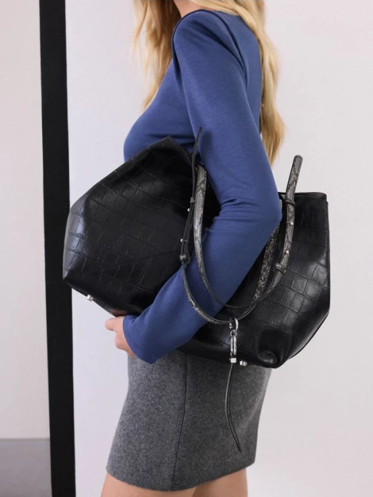Zdjęcie produktu Mohito - Torebka shopper z zawieszką - czarny