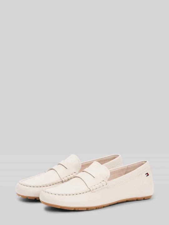 Zdjęcie produktu Mokasyny ze skóry welurowej Tommy Hilfiger Złamany biały