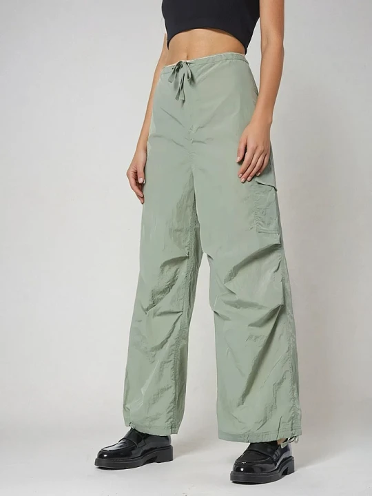 Zdjęcie produktu Monki Bojówki w kolorze zielonym rozmiar: 36