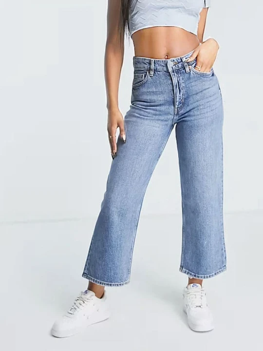 Zdjęcie produktu Monki Dżinsy - Comfort fit - w kolorze błękitnym rozmiar: W26
