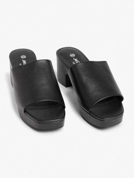 Zdjęcie produktu Monki Sandały w kolorze czarnym rozmiar: 38