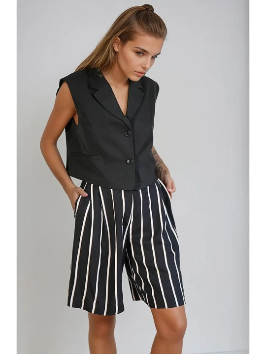 Zdjęcie produktu Monki Szorty w kolorze czarnym rozmiar: 34