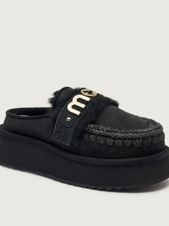 Zdjęcie produktu MOU Ocieplane mule Platform clog - letter logo | shearling | zamsz czarny