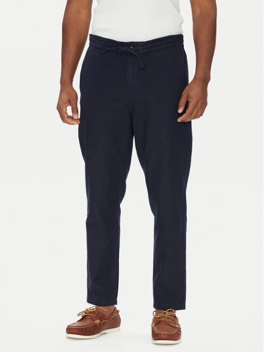 Zdjęcie produktu Mustang Chinosy Milano 1016436 Granatowy Tapered Fit