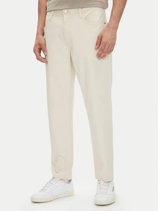 Zdjęcie produktu Mustang Jeansy Denver 1016435 Écru Tapered Fit Kremowy