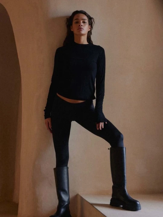 Zdjęcie produktu MUUV. longsleeve LIGHT RIB czarny