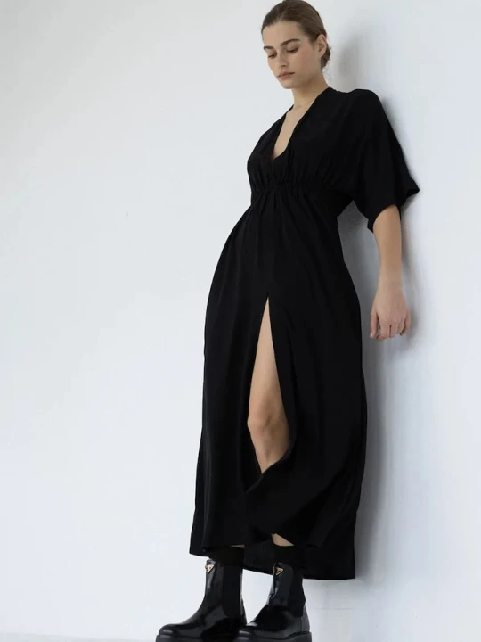 Zdjęcie produktu Muuv. Muuv sukienka kimono z wiskozy DUE czarny