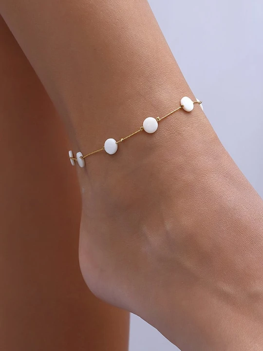 Zdjęcie produktu Nakkash Pozłacana bransoletka z perłami syntetycznymi na kostkę rozmiar: onesize złoty