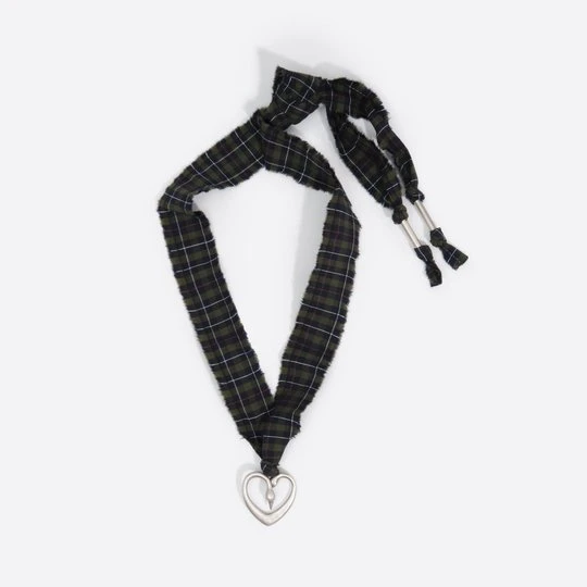 Zdjęcie produktu Naszyjnik łabędzie serce srebrne efekt postarzenia tasiemka tartan BIMBA Y LOLA