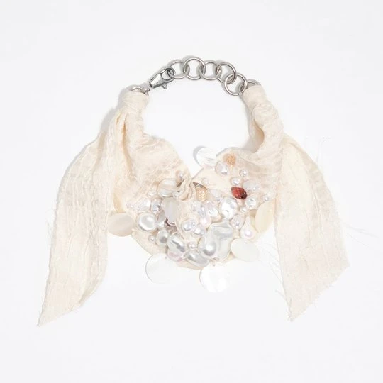 Zdjęcie produktu Naszyjnik typu choker tkanina i perły kość słoniowa BIMBA Y LOLA IVORY