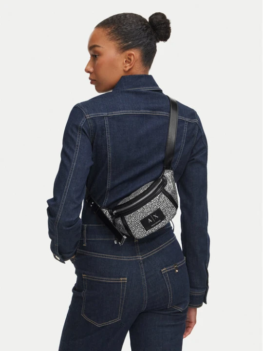 Zdjęcie produktu Nerka Armani Exchange XW002655 AF27000 MC009 Czarny