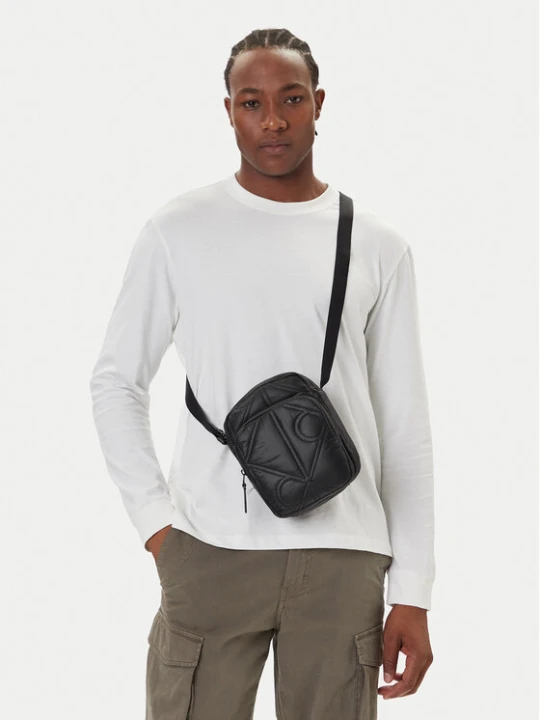 Zdjęcie produktu Nerka Calvin Klein Puffer Reporter LV04D3164G Czarny