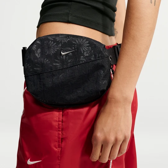 Zdjęcie produktu Nerka Floral Nike Aura (2 l) - Czerń