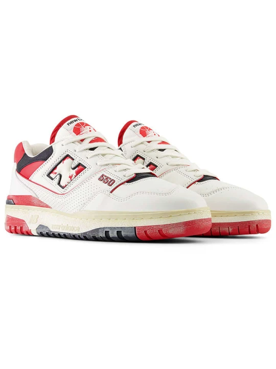 Zdjęcie produktu New Balance Skórzane sneakersy "550" w kolorze kremowo-czerwonym rozmiar: 40