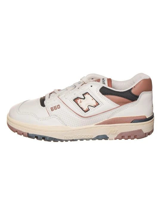 Zdjęcie produktu New Balance Skórzane sneakersy "550" w kolorze kremowo-jasnobrązowym rozmiar: 43