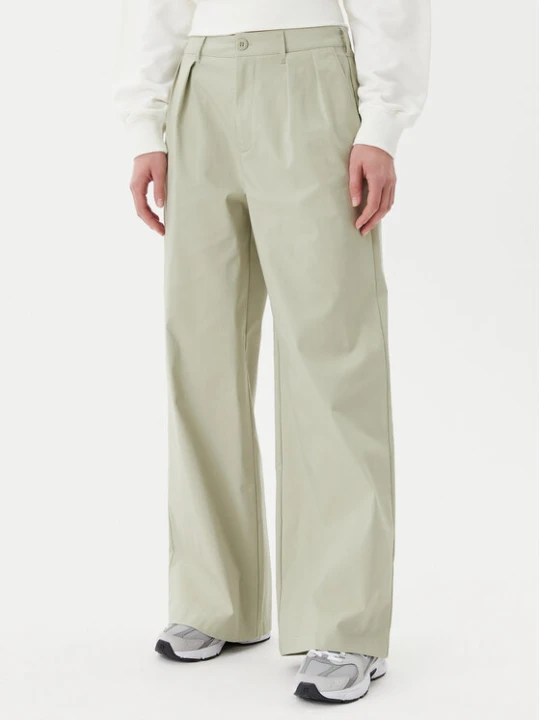 Zdjęcie produktu New Balance Spodnie materiałowe Boylston WP51538 Zielony Relaxed Fit
