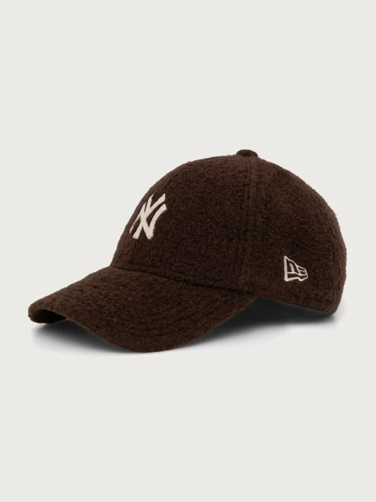 Zdjęcie produktu New Era czapka bejsbolówka WINTER BORG 9FORTY® brązowy