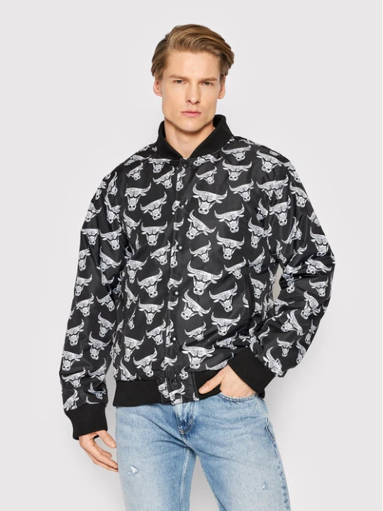 Zdjęcie produktu New Era Kurtka bomber Chicago Bulls All Over Logo 12893178 Czarny Regular Fit