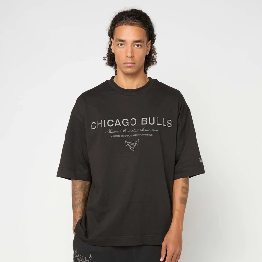 Zdjęcie produktu NBA Linear Graphic Box Tee Chicago Bulls New Era czarny