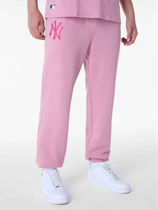 Zdjęcie produktu New Era Spodnie dresowe New York Yankees MLB League Essential Dark 60596188 Różowy Regular Fit