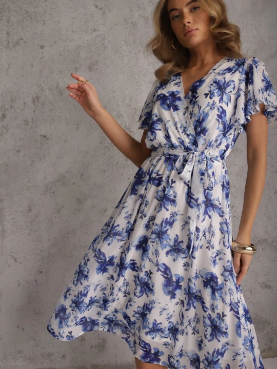 Zdjęcie produktu Niebieska Kopertowa Sukienka z Wiązanym Paskiem w Kwiatowy Print z Brokatem Runewea M&d Fashion