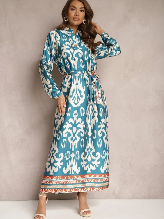 Zdjęcie produktu Niebieska Pudełkowa Sukienka Satynowa z Paskiem w Talii w Ornamentalny Print Tarosa M&d Fashion