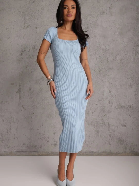 Zdjęcie produktu Niebieska Sukienka Bodycon z Kwadratowym Dekoltem i Ozdobnym Wycięciem na Plecach Scriptos Rosa