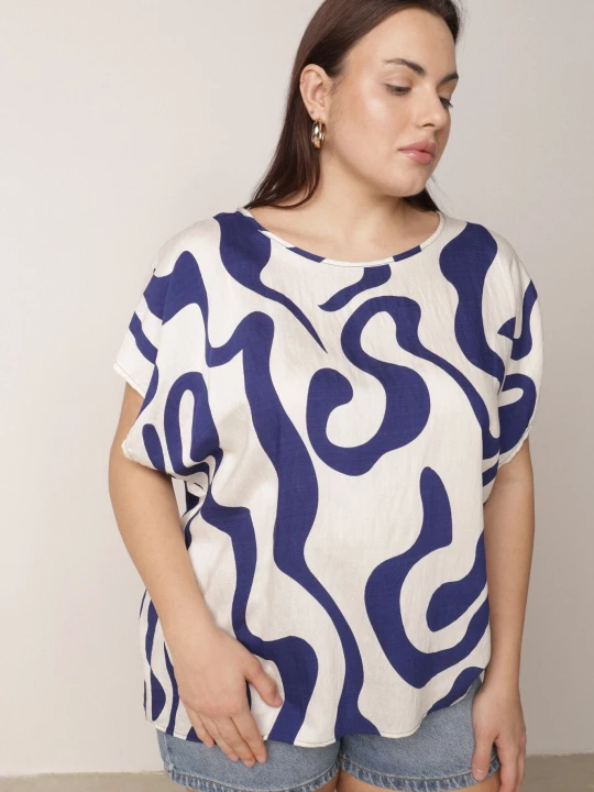 Zdjęcie produktu Niebieska Wiskozowa Bluzka Oversize z Krótkim Rękawem w Abstrakcyjny Wzór Ginedina J&x