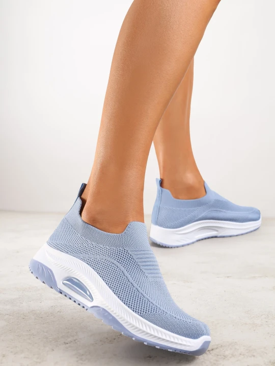 Zdjęcie produktu Niebieskie Casualowe Buty Sportowe na Grubszej Podeszwie Ozdobione Perforacją Fiovena