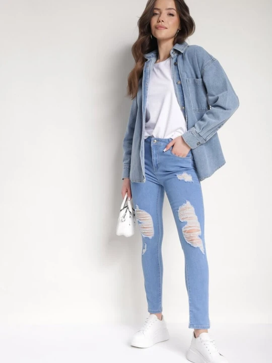 Zdjęcie produktu Niebieskie Dopasowane Jeansy Push-Up z Przetarciami i Regularnym Stanem Delosia Blue Skk