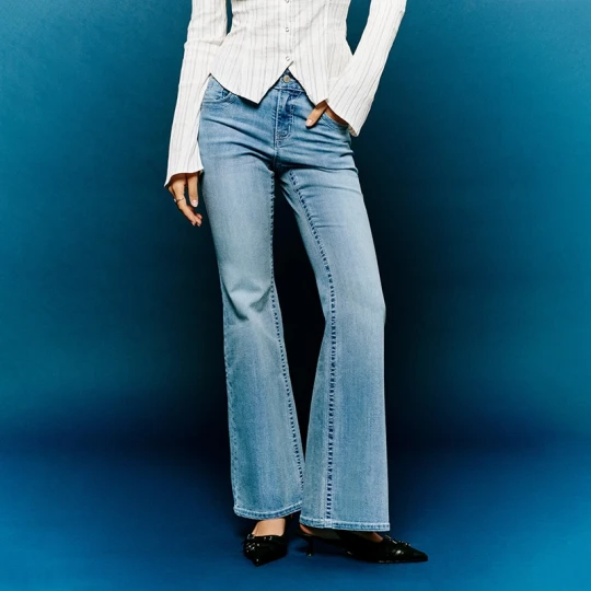 Zdjęcie produktu Niebieskie jeansy dzwony z niskim stanem bootcut House