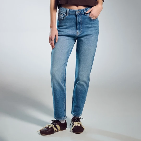 Zdjęcie produktu Niebieskie jeansy mom slim fit House
