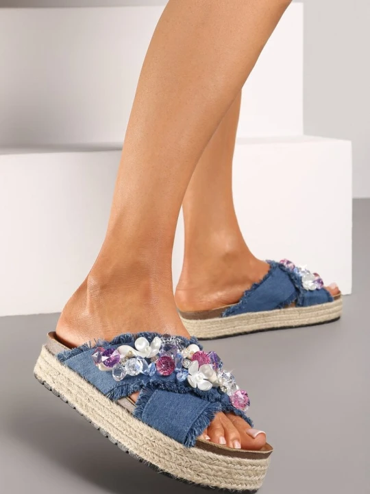 Zdjęcie produktu Niebieskie Klapki na Platformie w Stylu Boho z Aplikacjami i Plecionką Rissona