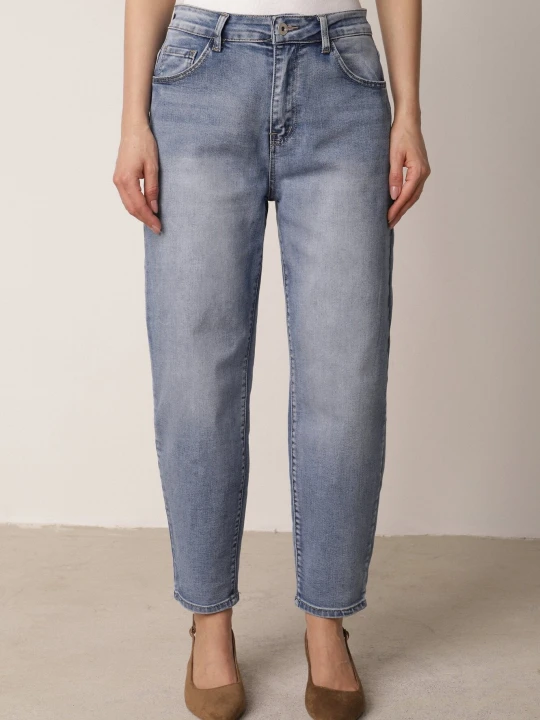 Zdjęcie produktu Niebieskie Klasyczne Jeansy Mom Fit z Wysokim Stanem z Bawełny Charvielle Daysie