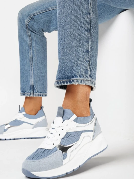 Zdjęcie produktu Niebieskie Sneakersy na Grubej Podeszwie z Metalicznymi Wstawkami i Sznurowaniem Aelria