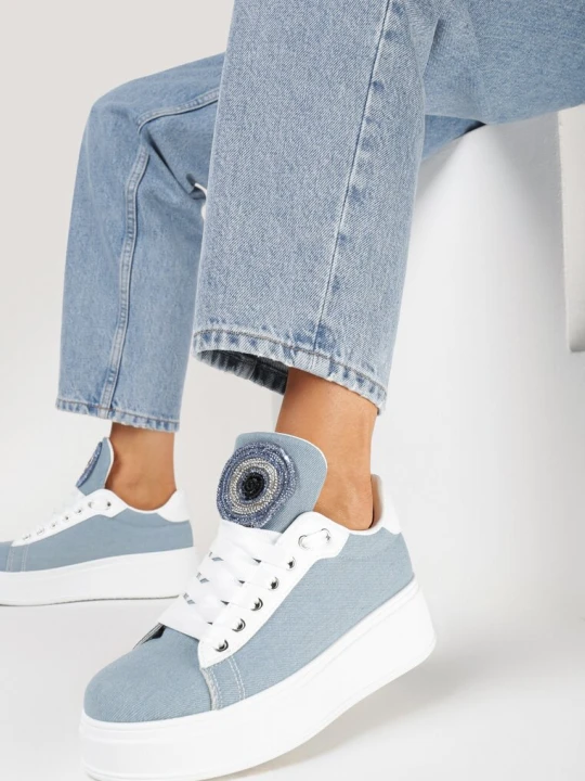 Zdjęcie produktu Niebieskie Sneakersy z Szerokim Językiem Ozdobionym Naszywką z Cyrkoniami Cirenla