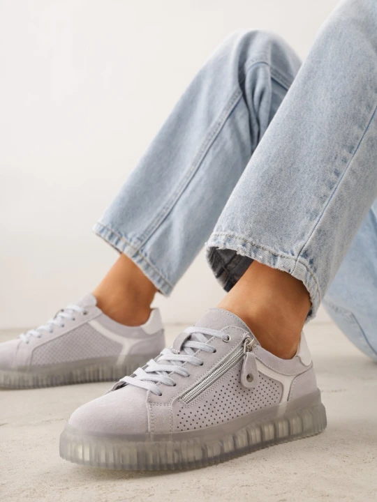 Zdjęcie produktu Niebieskie Sneakersy z Zamszu z Ozdobnym Suwakiem i Perforacją i Skórzaną Wkładką Sewtena Goodin