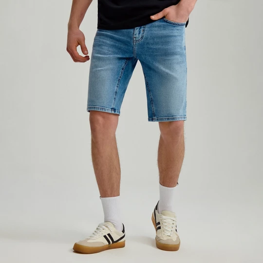 Zdjęcie produktu Niebieskie szorty jeansowe slim fit z efektem sprania House