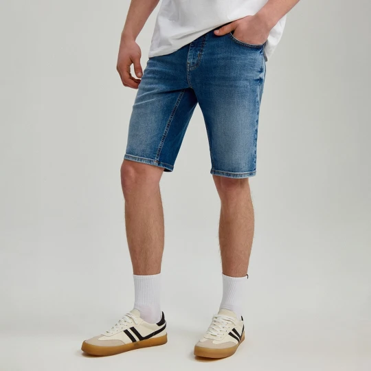 Zdjęcie produktu Niebieskie szorty jeansowe slim fit z efektem sprania House