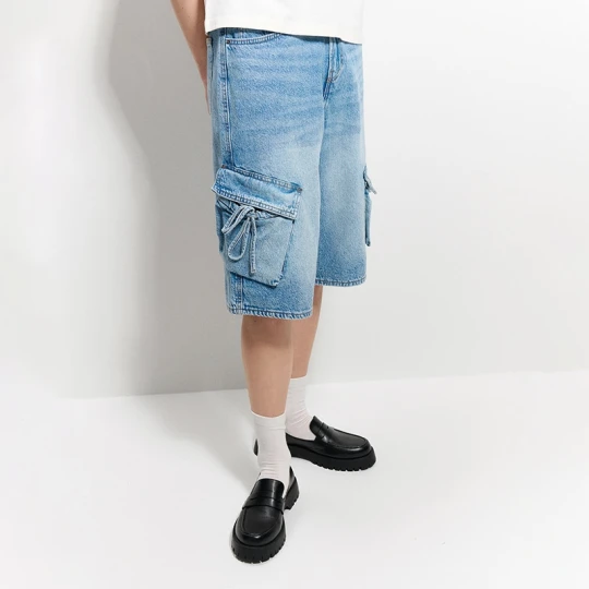 Zdjęcie produktu Niebieskie szorty jeansowe z kieszeniami cargo House