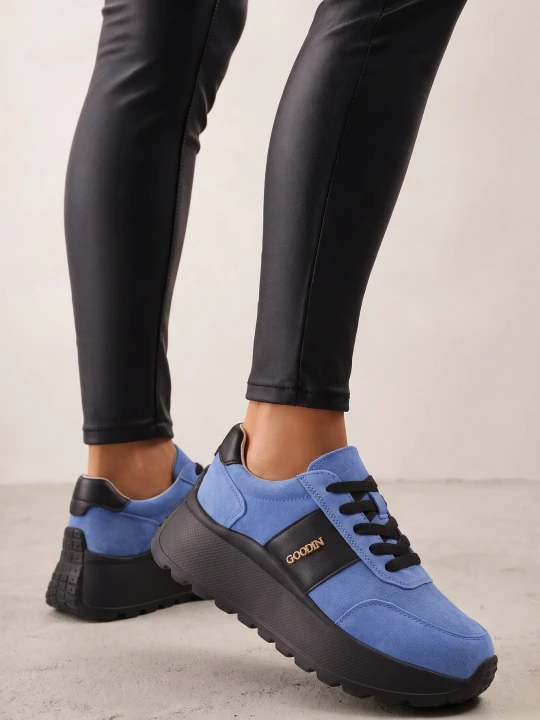 Zdjęcie produktu Niebieskie Zamszowe Sneakersy na Grubej Podeszwie z Metalicznym Napisem Latisea Goodin