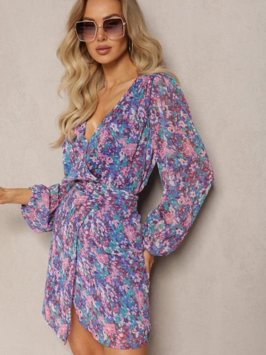 Zdjęcie produktu Niebiesko-Fioletowa Krótka Sukienka Kopertowa w Kwiatowy Wzór Ninora Retro & Icone