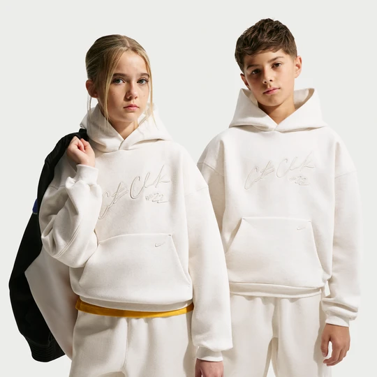 Zdjęcie produktu Nierozpinana bluza z kapturem ze szczotkowanej dzianiny dla dużych dzieci Therma-FIT Caitlin Standard Issue - Brązowy Nike