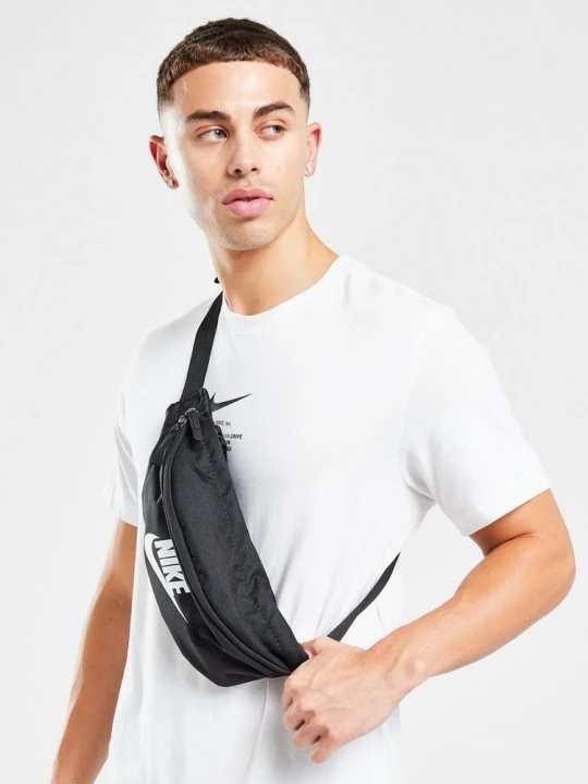 Zdjęcie produktu Nike Nerka Heritage Hip czarny